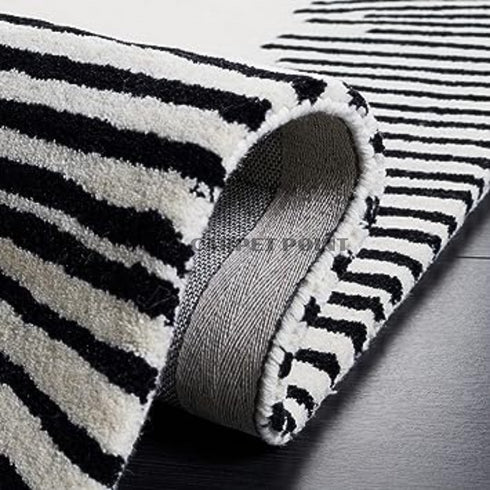 Hand Tufted Woolen Pattern Beige Carpet